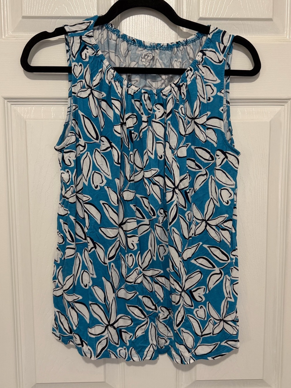 🌟3/$12🌟 LOFT Blue and White Floral Sleeveless Top